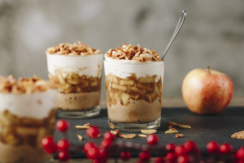 Winterliche Schichtarbeit: Bratapfeltiramisu im Glas - huma eleven